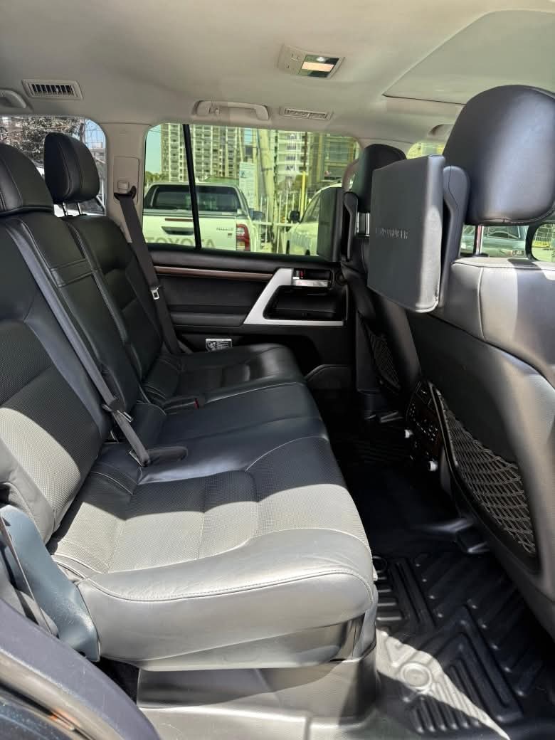 Toyota Landcruiser V8 vxr